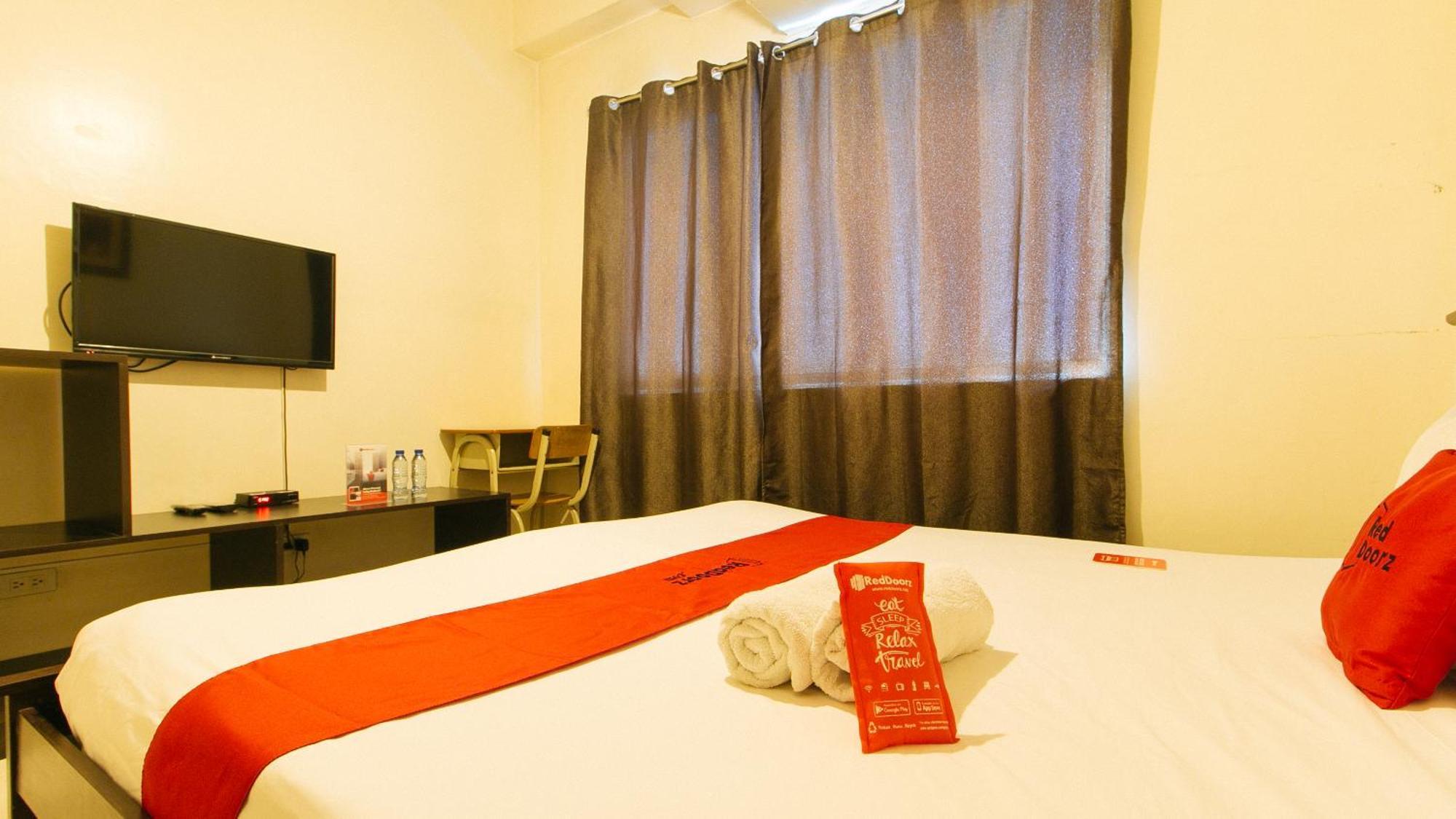 Reddoorz Plus @ E Rodriguez Corner Banawe Quezon City Buitenkant foto